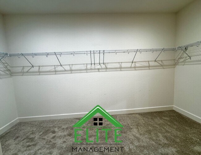 Building Photo - 2104 Westmeath Way