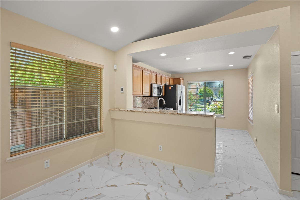 Building Photo - 38806 Litchfield Cir