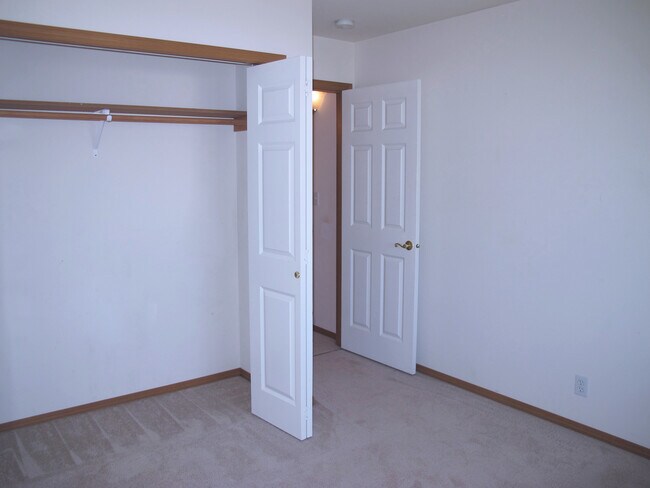 Building Photo - Charming 3 bedroom home w/master suite! Pe...