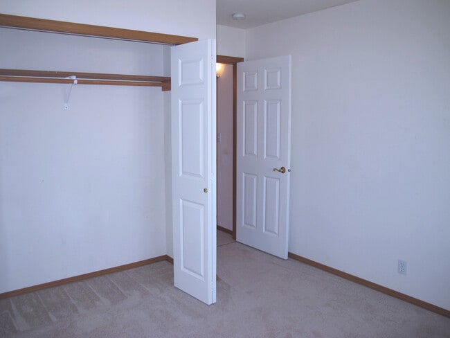 Building Photo - ***PENDING APPLICATION***Charming 3 bedroo...