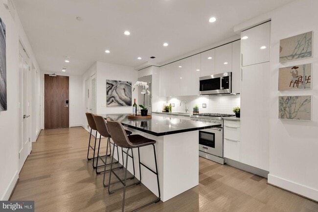 Building Photo - 45 Sutton Square SW