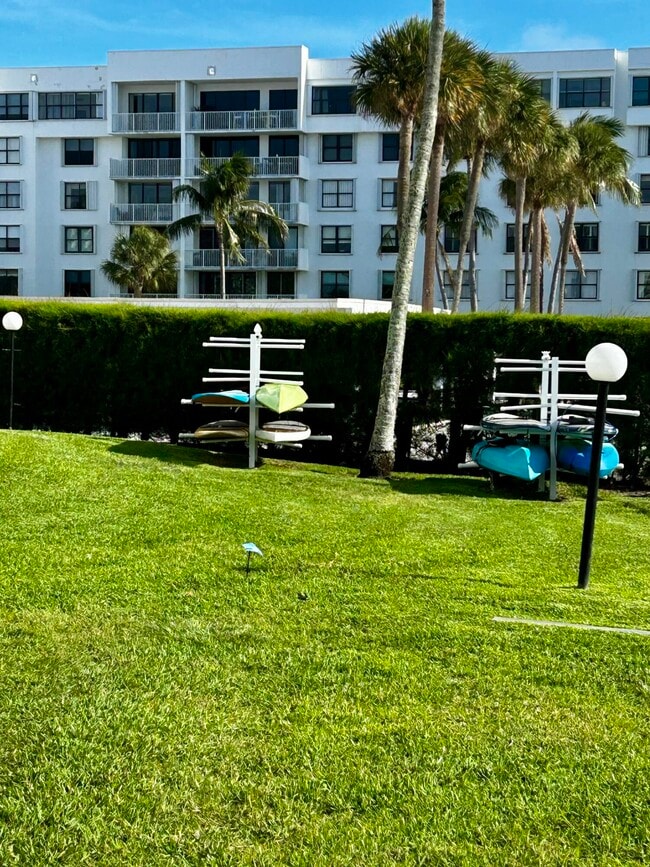 Building Photo - 2840 S Ocean Blvd