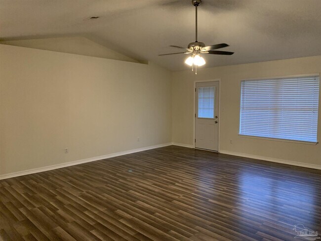 Building Photo - 4003 Lochmoor Dr