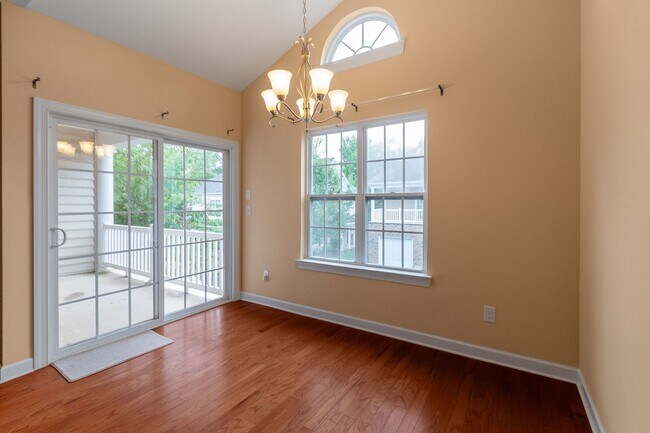 Building Photo - Beautiful Condo Minutes from Ballantyne wi...