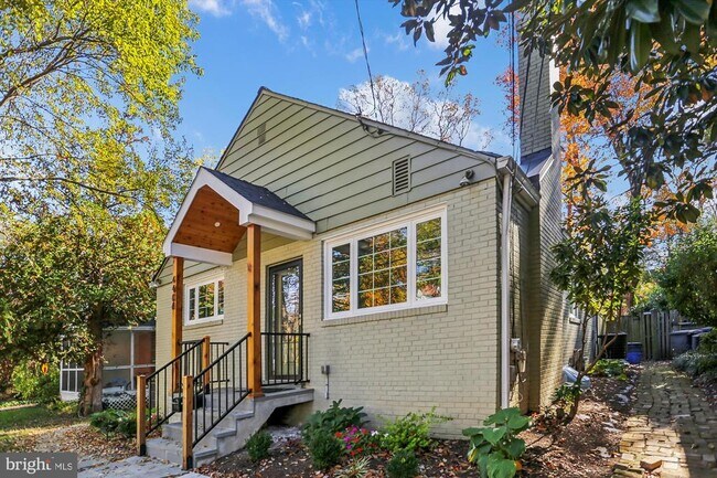 Building Photo - 4406 Rosedale Ave