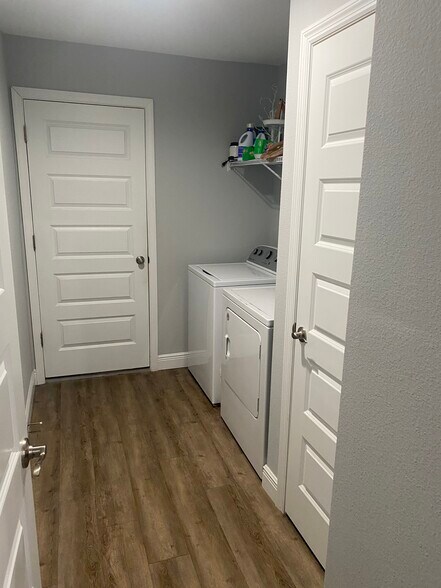 Building Photo - 9938 N Athenia Dr