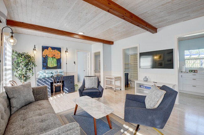 Building Photo - 212 SW 1st Ave