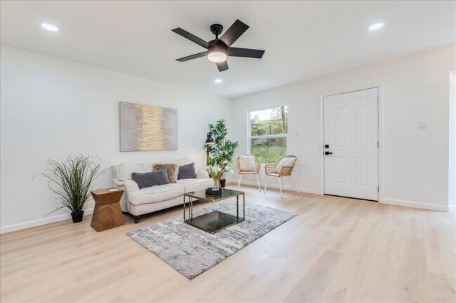 Building Photo - 9606 Dallum Dr