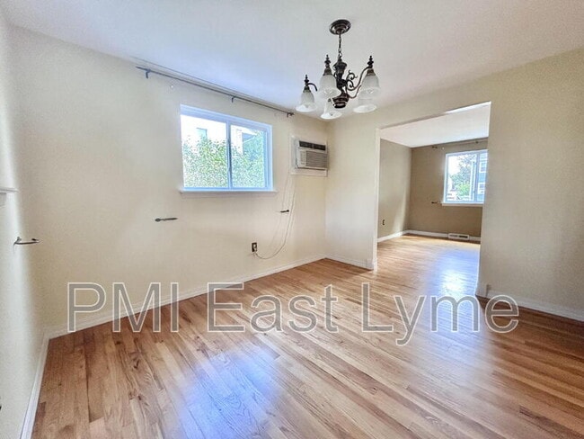 Building Photo - 76 Cloverdale Dr