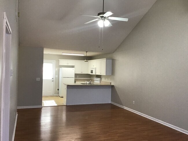 Building Photo - 3 Bedroom Condo off McConnells Hwy!  ***RE...