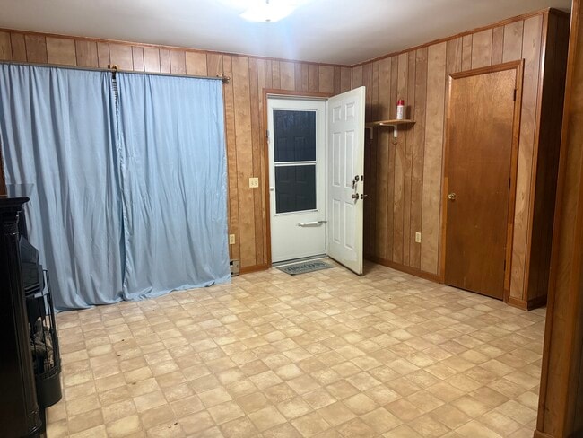 Building Photo - 85 Wilson St