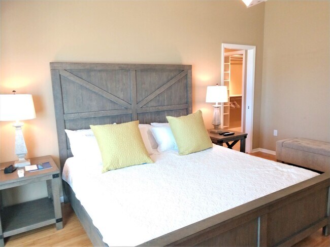 Building Photo - 540 Clubside Cir