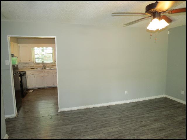 Building Photo - 1020 Towering Oaks Dr