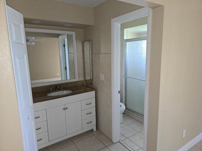 Building Photo - 1448 SE 10th Terrace