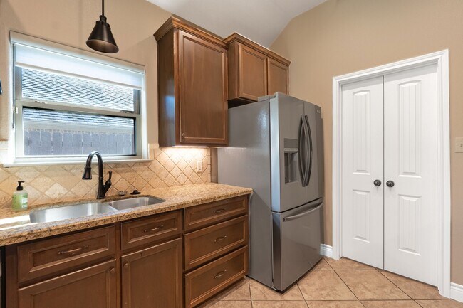 Building Photo - 4105 Muncaster Ln