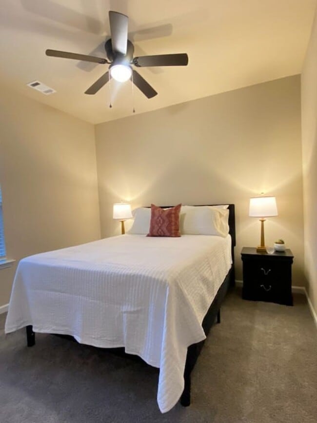 Building Photo - Available NOW  Fully Furnished in Orchard ...