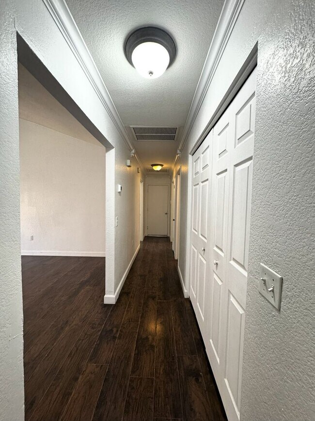 Building Photo - 3 BEDROOM WITH FIREPLACE AND LVP PLANK FLO...