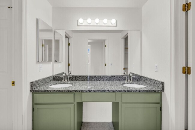 Building Photo - Canyon Creek 2 Bed