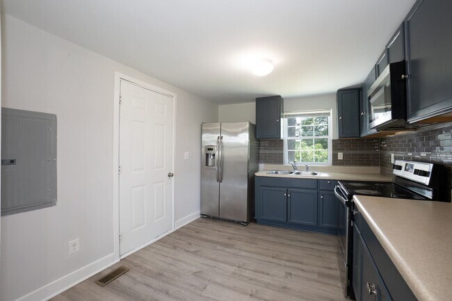 Building Photo - 3728 Gideon Dr