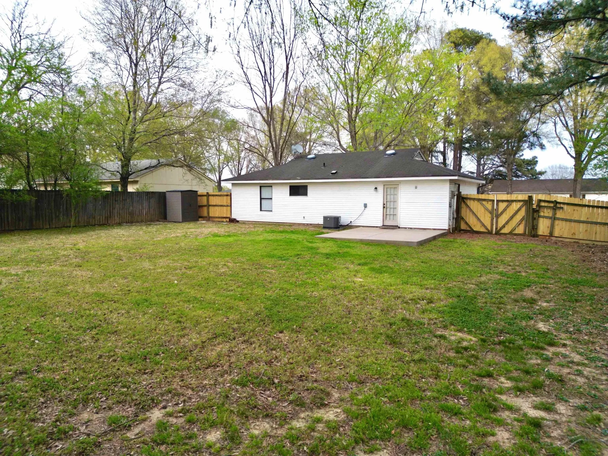 Building Photo - 925 Greenview Rd