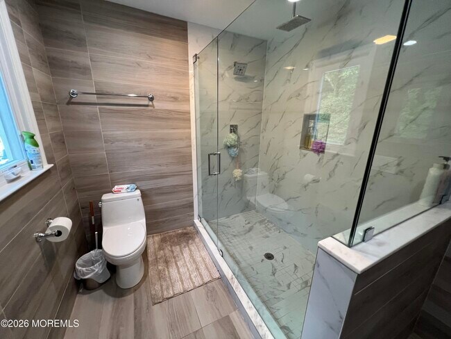 Building Photo - 8 Ridge Rd