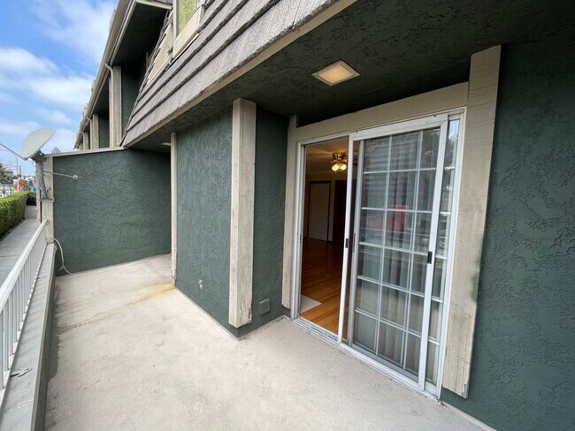 Building Photo - 379 N Mentor Ave