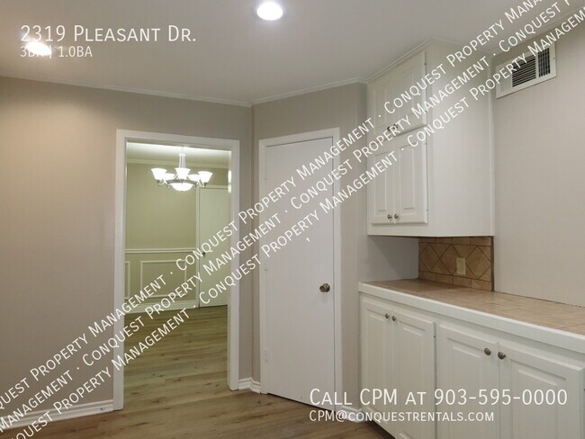 Building Photo - 2319 Pleasant Dr