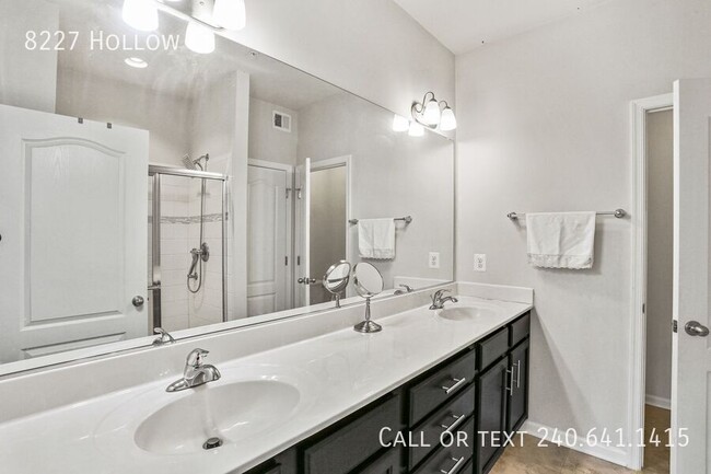 Building Photo - 8227 Hollow Ct