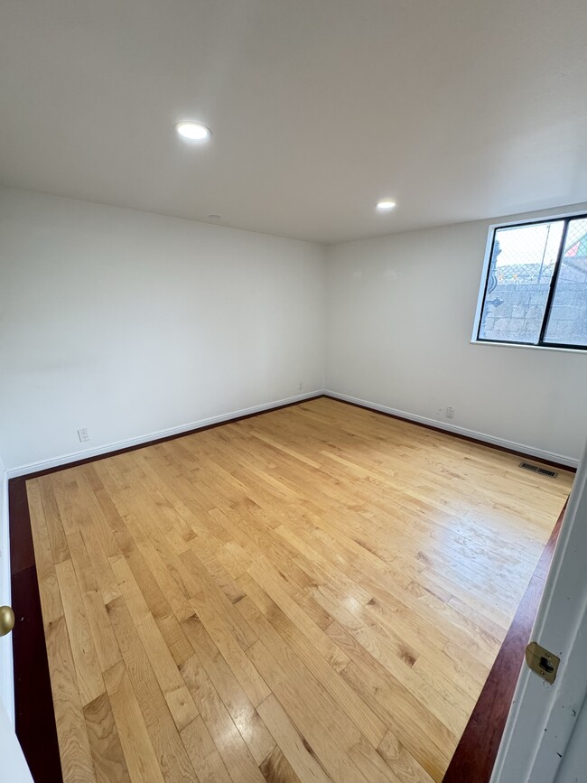 Building Photo - 425 S 900 E
