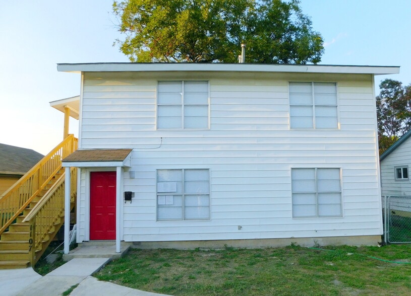 Building Photo - 1105 Clower