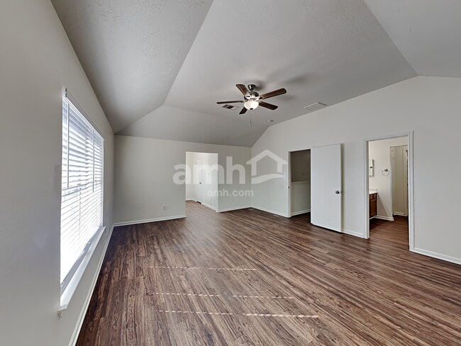Building Photo - 4407 Crossvine Ave