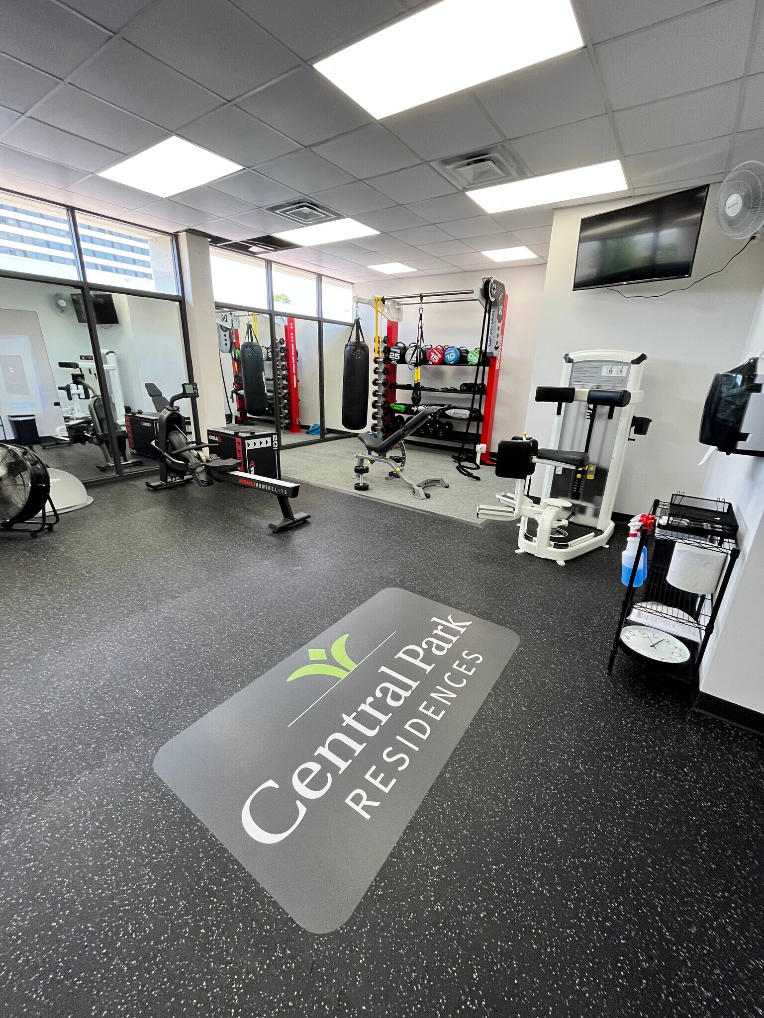 Building Photo - 450 W 7th St