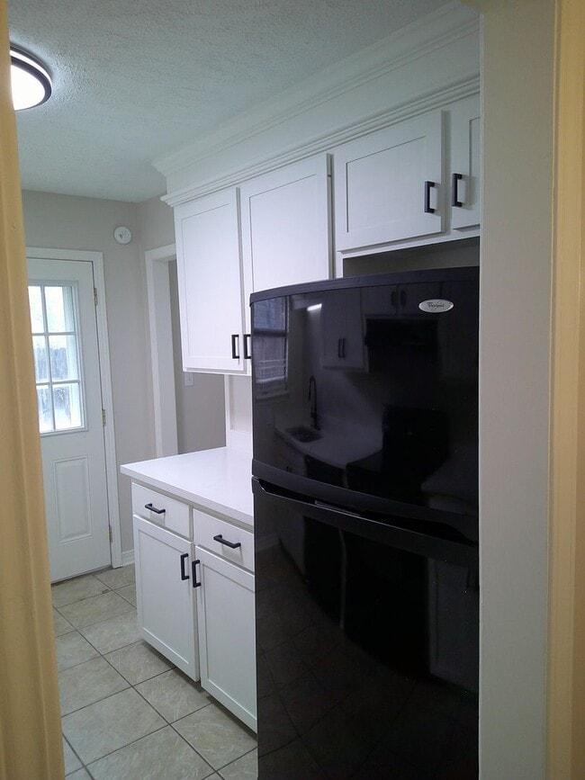 Building Photo - *****MOVE IN SPECIAL! 1/2 OFF 1ST MONTHS R...