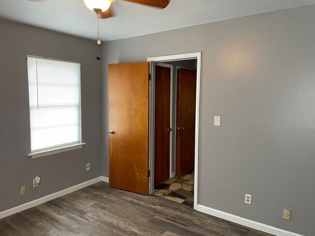 Building Photo - 1/1 Apartment Downtown Prattville!!!