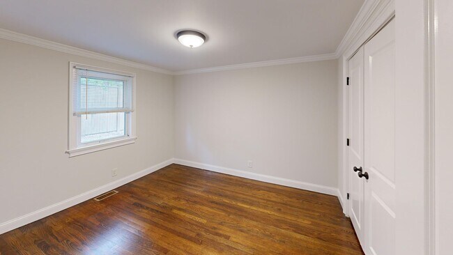 Building Photo - 6-Room4Ren6 Hardwick Terrace