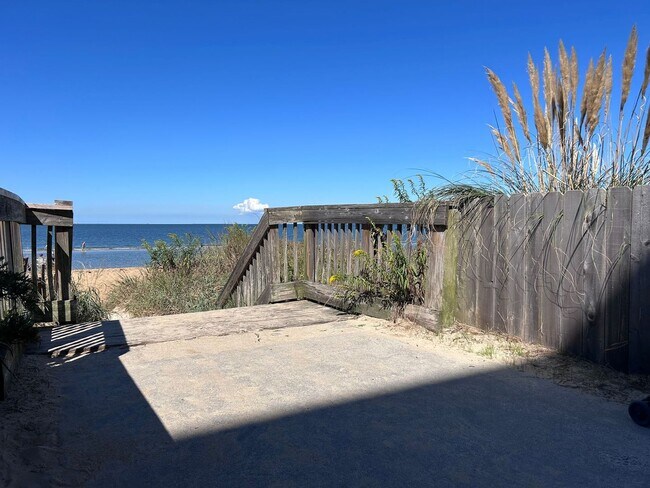 Building Photo - Gated community on the bay side of Shore Dr! "ASK ABOUT OUR ZERO DEPOSIT"