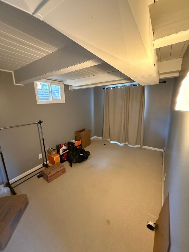 Building Photo - Entertainer’s Dream in NE Portland – Fully...