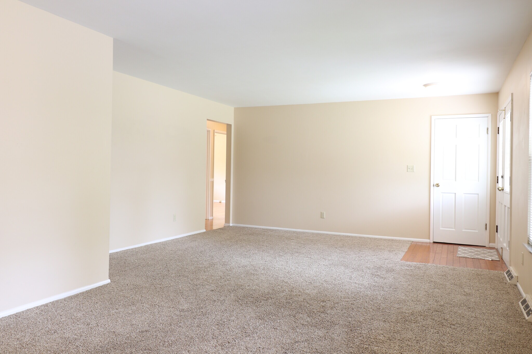 Building Photo - 235 Towercliffe Dr