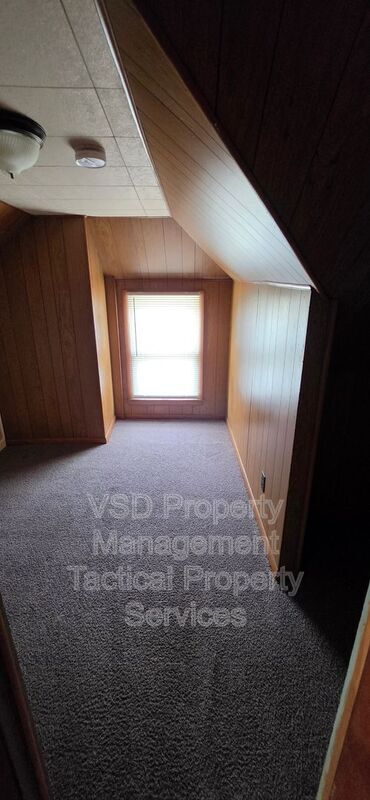 Building Photo - 8204 Vineyard Ave