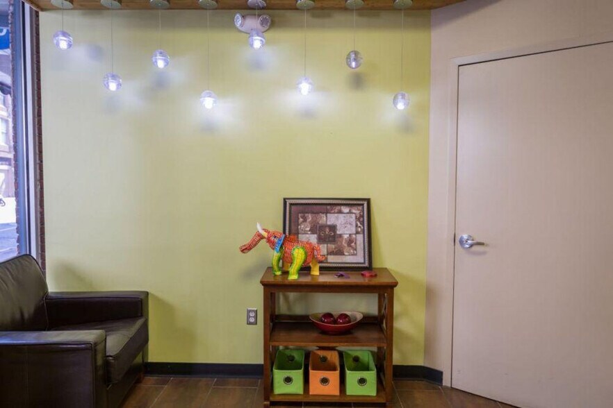 Building Photo - 201 Magazine St