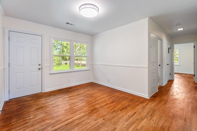 Building Photo - 301 Michael St