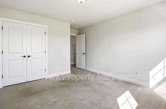 Building Photo - 233 Seaworthy St