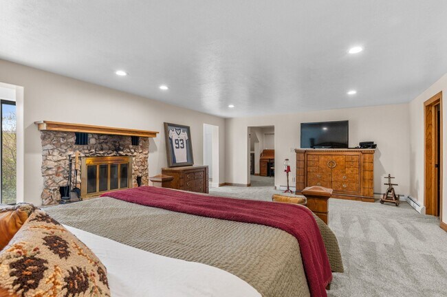 Building Photo - Sedalia Oasis on 8+ Acres