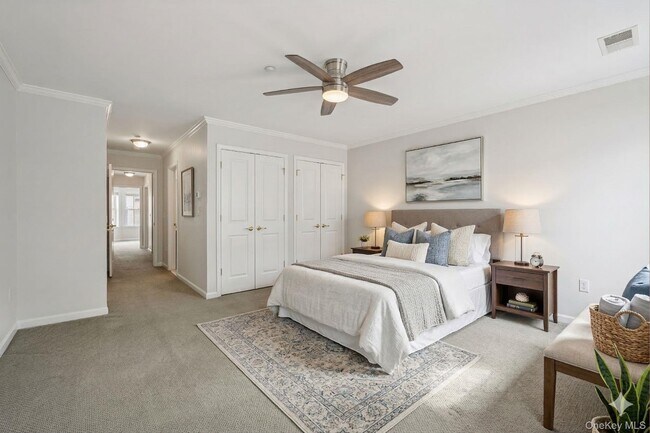 Building Photo - 10 Bridge Ln