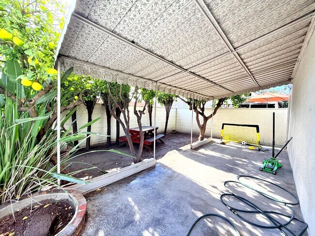 Building Photo - 2270 White St