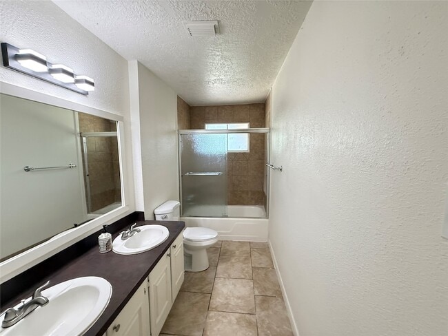 Building Photo - 10715 Sagewillow Ln