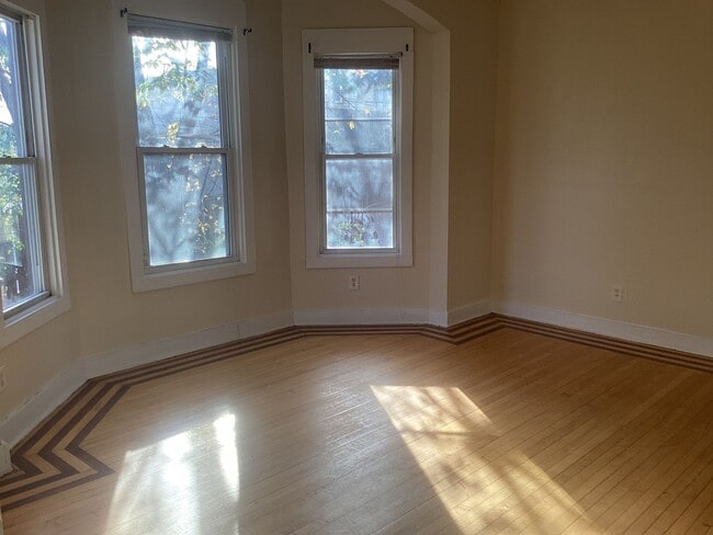 Building Photo - 3 bedroom Single Family ( Harambee )