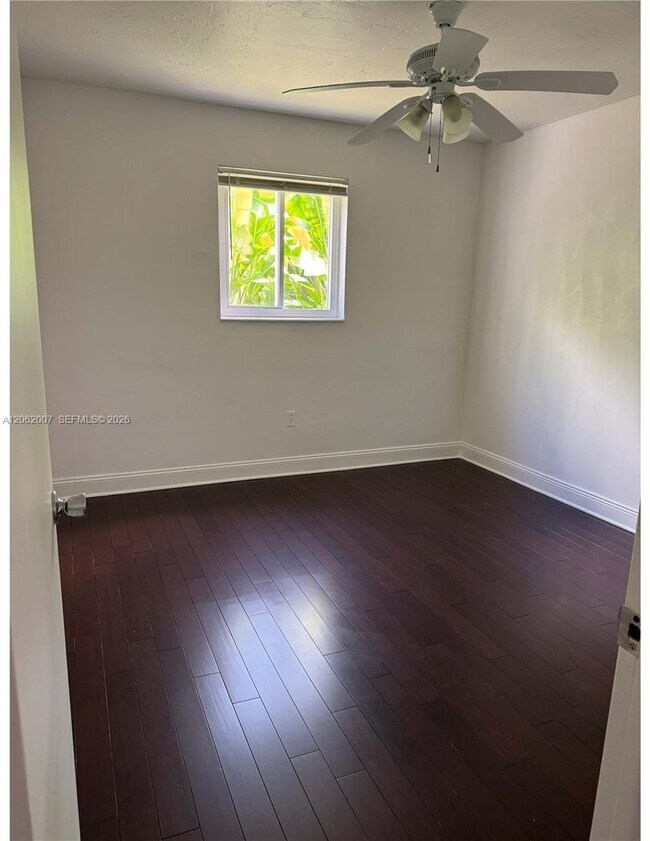 Building Photo - 5320 SW 89th Ave