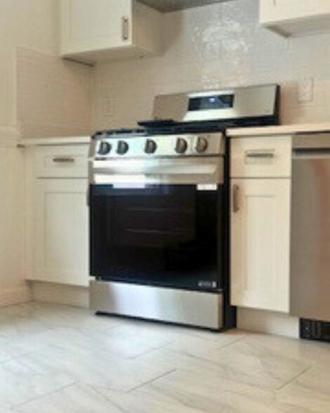 Building Photo - 66 Elm St