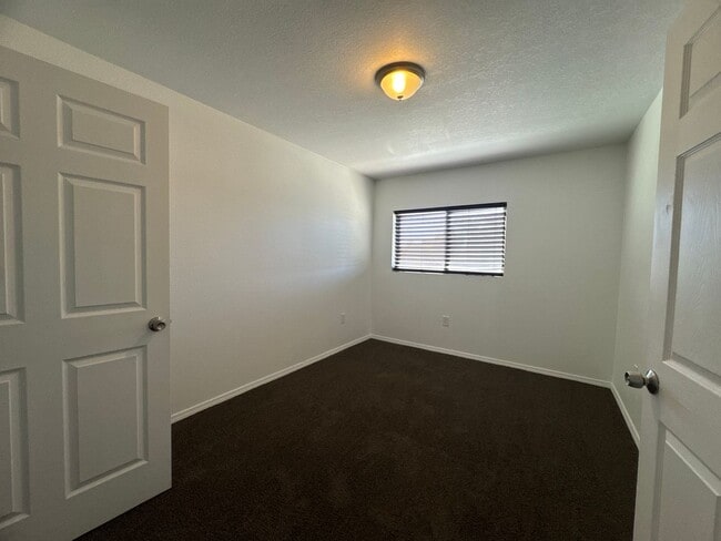 Building Photo - 516 E Reed St